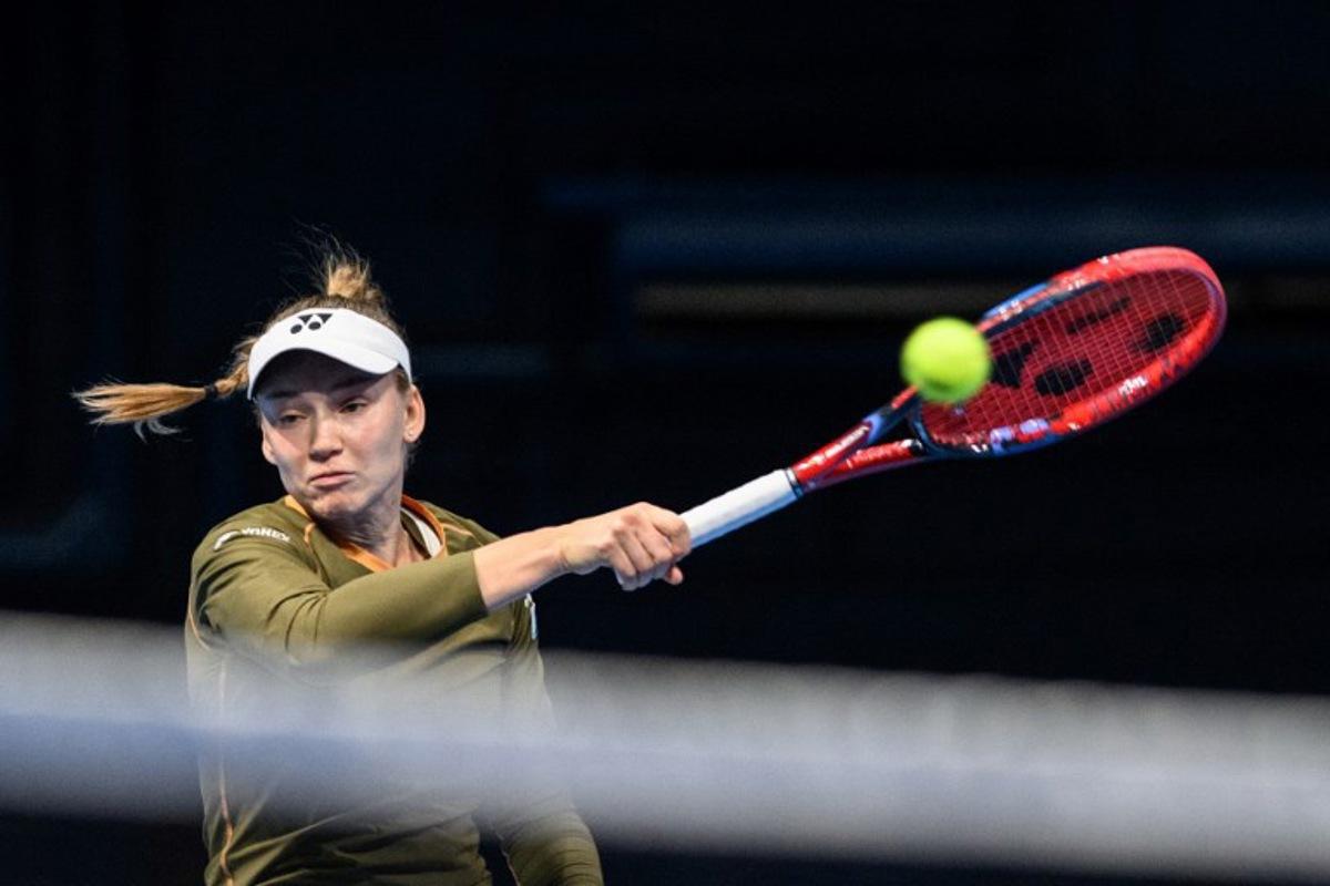 Kazakhstan's Elena Rybakina hits a return to Canada's Victoria Mboko during their women's singles match at the Pan Pacific Open tennis tournament in Tokyo on October 24, 2025.  Philip FONG / AFP