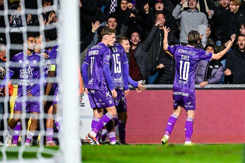 Beerschot's Glenn Claes celebrates after scoring during a soccer game between Beerschot VA (1B) and KVC Westerlo, in the 1/16 final of the Croky Cup Belgian cup, Thursday 30 October 2025 in Antwerp. BELGA PHOTO TOM GOYVAERTS