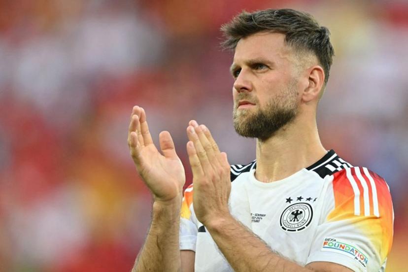 Germany's forward #09 Niclas Fullkrug applauds the fans after the UEFA Euro 2024 quarter-final football match between Spain and Germany at the Stuttgart Arena in Stuttgart on July 5, 2024.  Fabrice COFFRINI / AFP