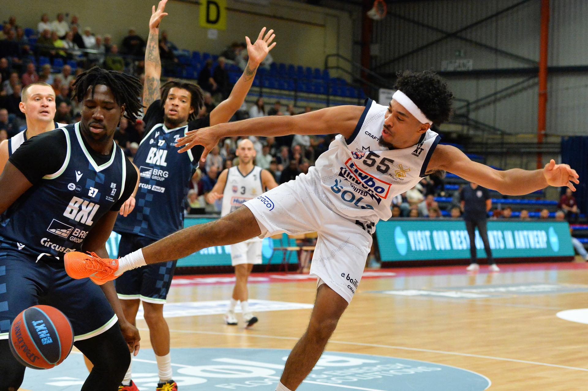 Brussels' Jared Ambrose and Limburg's Jalen Blackmon pictured during a basketball match between Limburg United and Brussels, Friday 03 October 2025 in Mechelen, on day 2 of the 'BNXT League' Belgian/ Dutch first division basket championship. BELGA PHOTO JILL DELSAUX