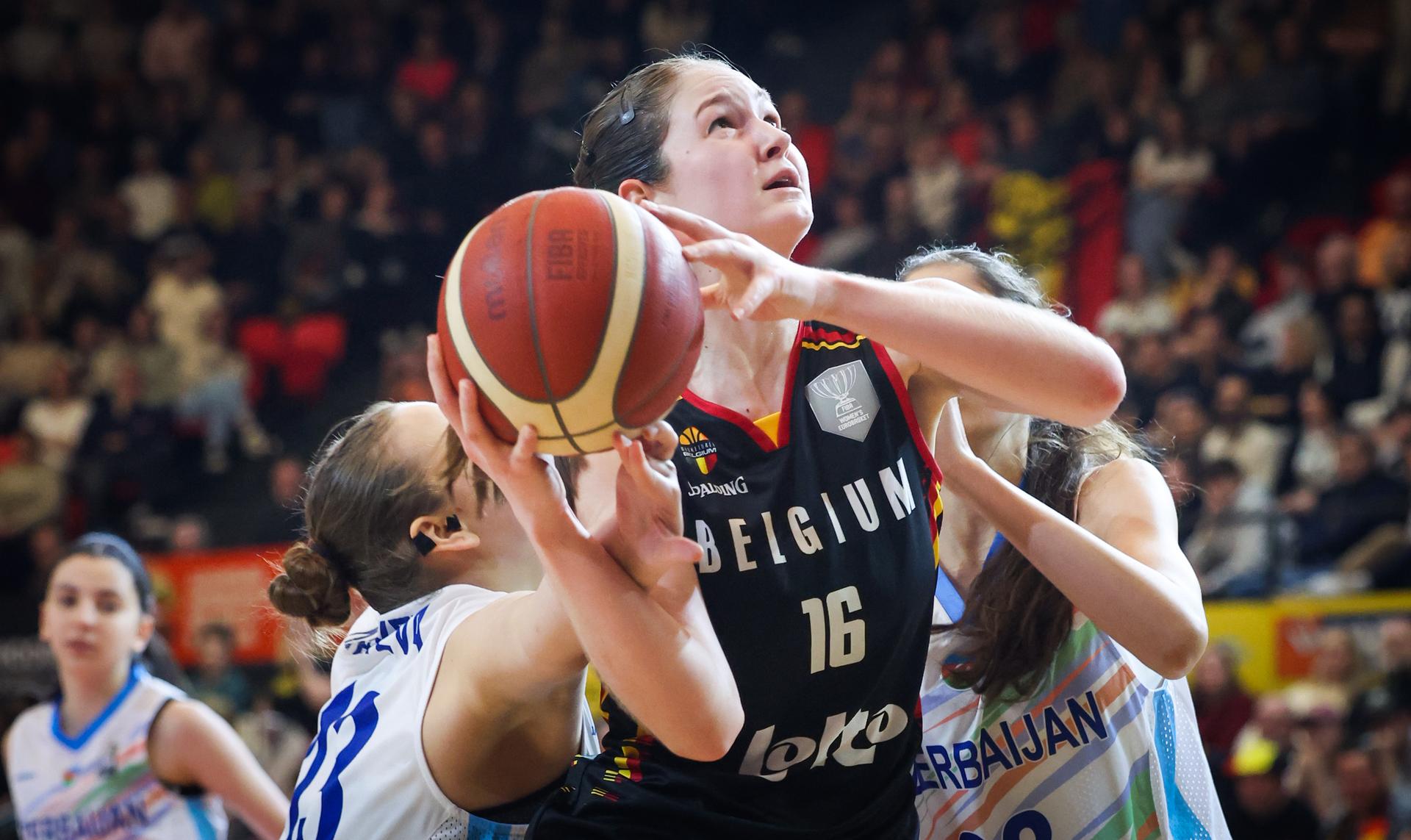Azerbaijan Aylin Niftaliyeva and Belgium's Laura Vilcinskas fight for the ball during a basketball game between Belgian national team the Belgian Cats and Azerbaijan, a qualification game (5/6) for the 2025 Eurobasket tournament, on Thursday 06 February 2025 in Oostende, Belgium. BELGA PHOTO VIRGINIE LEFOUR