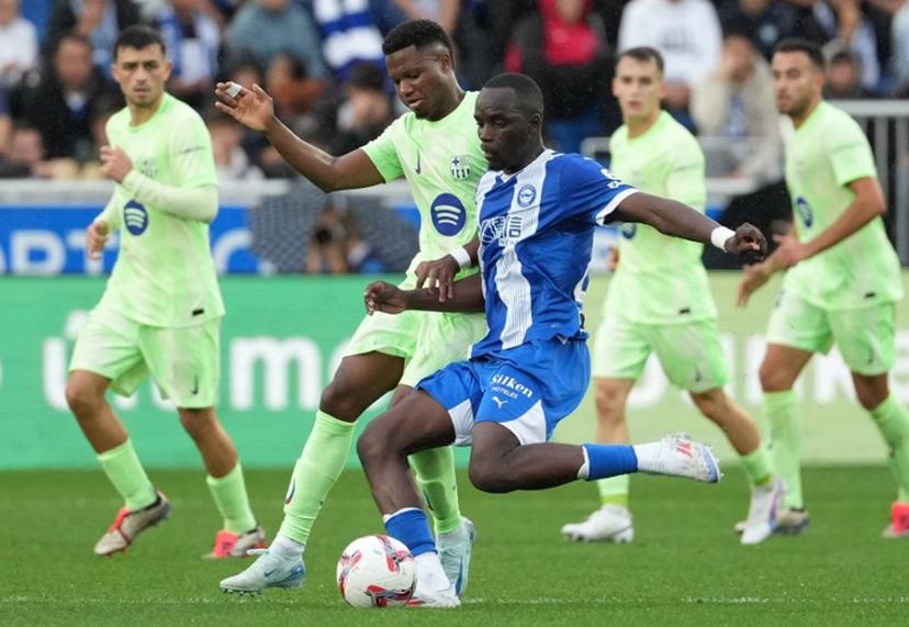 Barcelona's Spanish forward #10 Ansu Fati fights for the ball with Alaves' French defender #22 Moussa Diarra during the Spanish league football match between Deportivo Alaves and FC Barcelona at the Mendizorroza stadium in Vitoria on October 6, 2024.  Cesar Manso / AFP