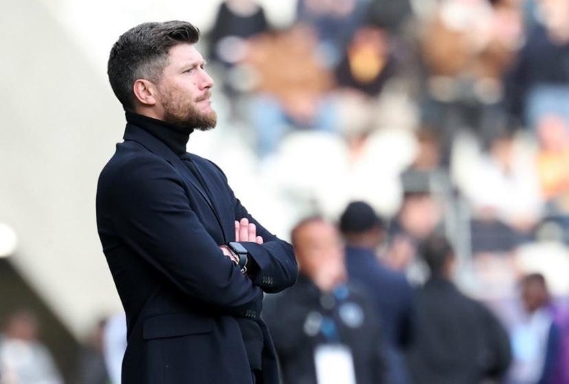 Monaco's Belgian head coach Sebastien Pocognoli looks on during the French L1 football match between Paris FC and AS Monaco at the Stade Jean-Bouin in Paris on April 10, 2026.  FRANCK FIFE / AFP