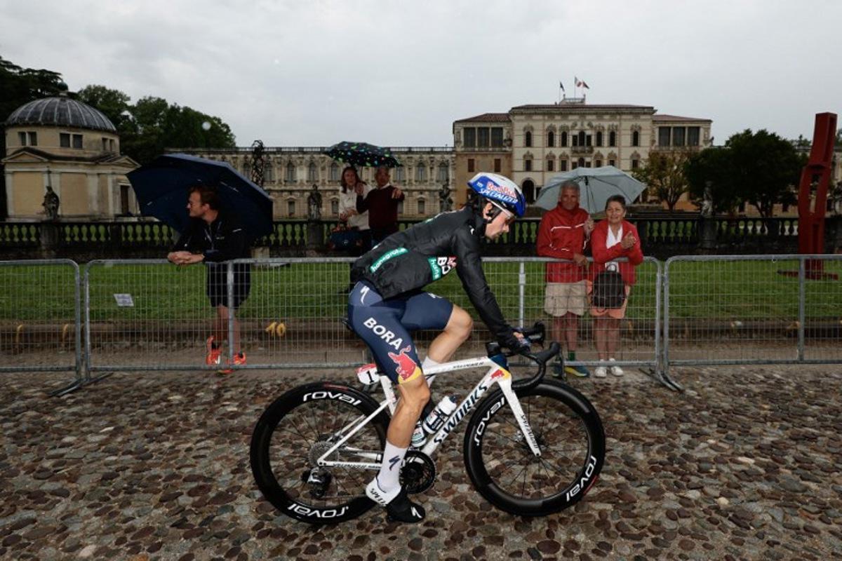 Red Bull-Bora-Hansgrohe's Slovenian rider Primoz Roglic arrives ahead of the start during the 16th stage of the 108th Giro d'Italia cycling race of 203kms from Piazzola sul Brenta to San Valentino on May 27, 2025.  Luca Bettini / AFP