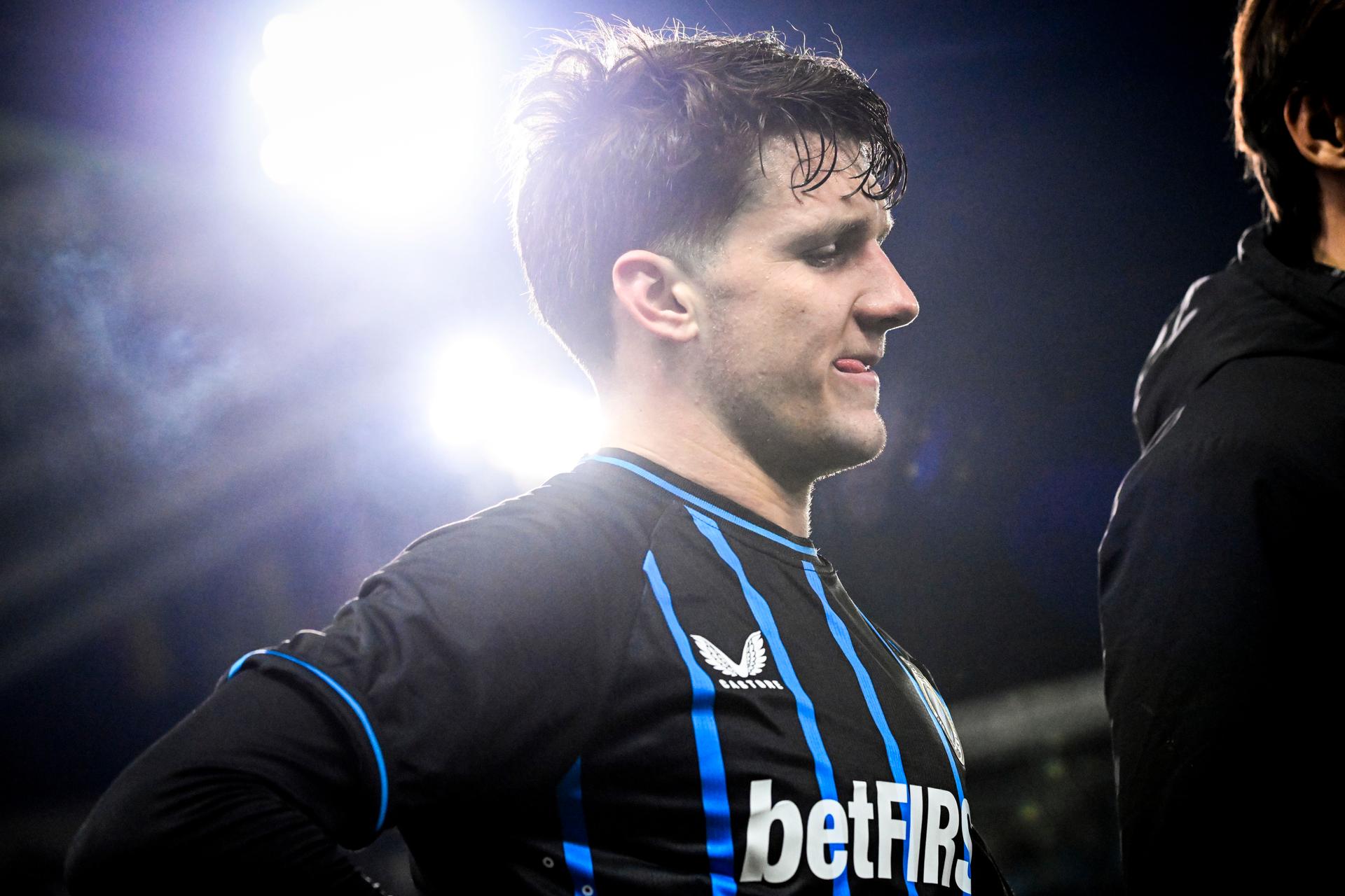 Club's Christos Tzolis leaves the pitch after being injured during a soccer match between Club Brugge and Raal La Louviere, Friday 16 January 2026 in Brugge, on day 21 (out of 30) of the 2025-2026 'Jupiler Pro League' first division of the Belgian championship. BELGA PHOTO TOM GOYVAERTS