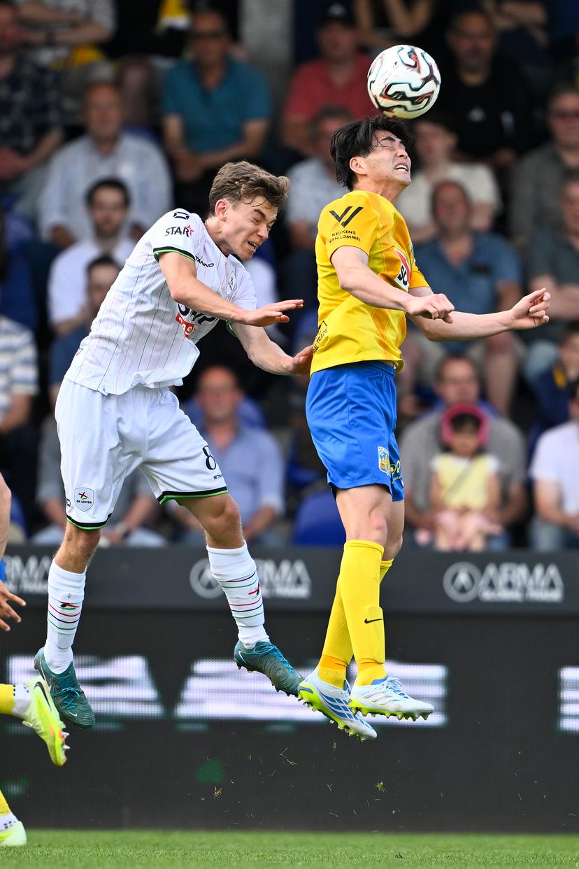 OHL's Matteo Heremans and Westerlo's Seji Kimura fight for the ball during a soccer match between KVC Westerlo and Oud-Heverlee Leuven, Saturday 02 May 2026 in Westerlo, on day 6 of the Europe Play-offs (PO2) of the 2025-2026 'Jupiler Pro League' first division of the Belgian championship. BELGA PHOTO JOHAN EYCKENS