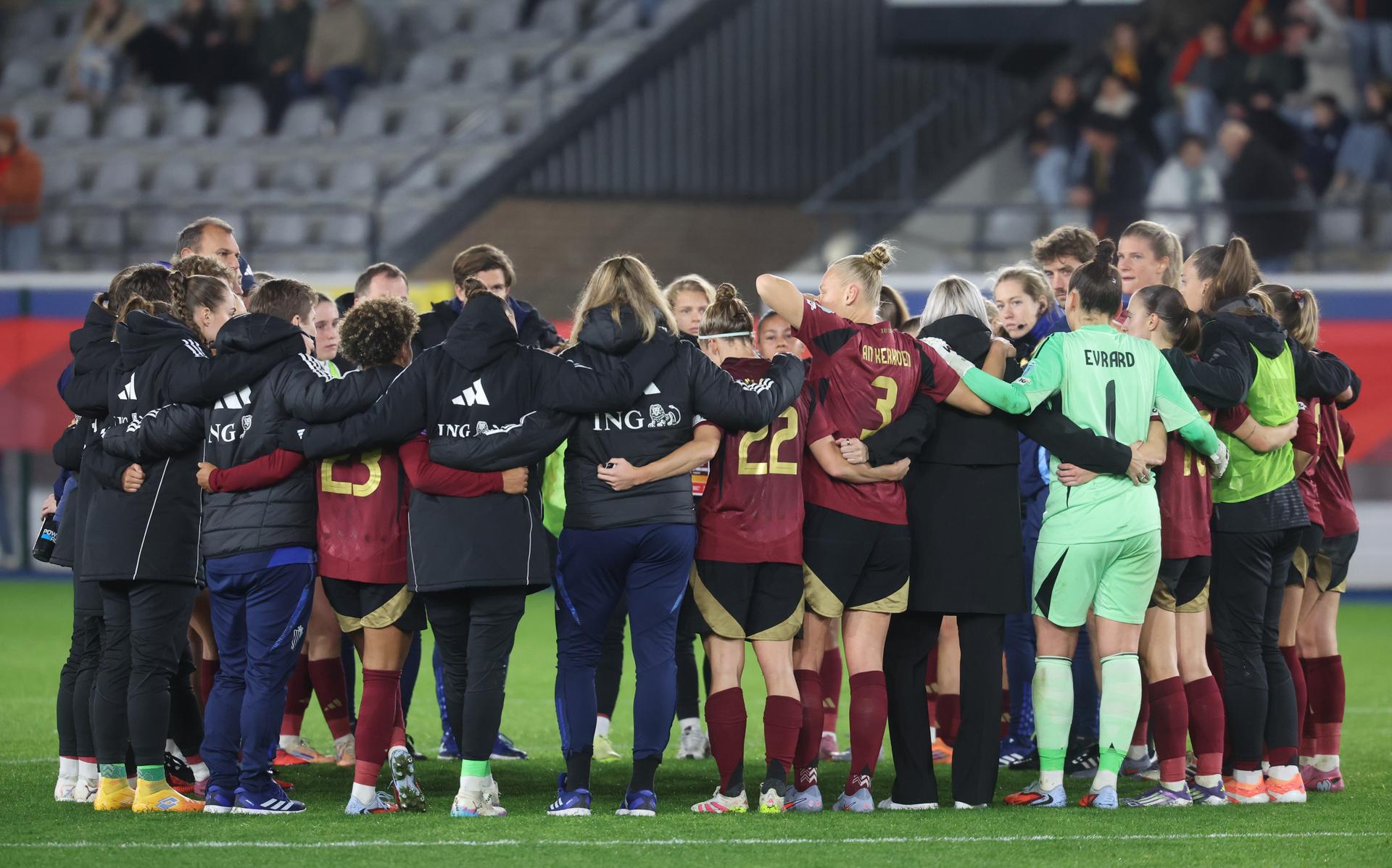Belgium's players pictured after a soccer game between Belgium's national women's team the Red Flames and Ireland, the return leg in the Nations League Promotion/relegation play-off, on Tuesday 28 October 2025 in Leuven. Flames lost the first leg 4-2. BELGA PHOTO VIRGINIE LEFOUR