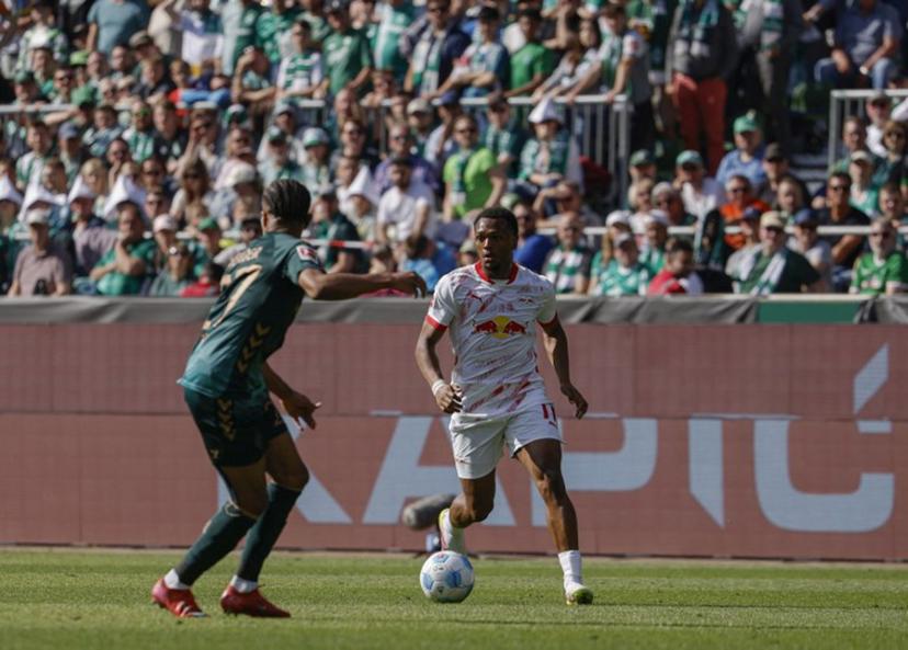 Bremen's German defender #27 Felix Agu (L) and Leipzig's Belgian forward #11 Lois Openda vie for the ball during the German first division Bundesliga football match between SV Werder Bremen and RB Leipzig in Bremen, northern Germany on May 10, 2025.  Focke Strangmann / AFP