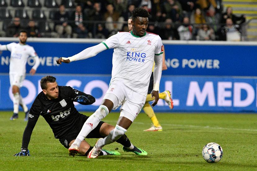 Union's goalkeeper Anthony Moris and OHL's Sory Kaba fight for the ball during a soccer match between Oud-Heverlee Leuven and Royale Union Saint-Gilloise, Friday 11 March 2022 in Leuven, on day 31 of the 2021-2022 'Jupiler Pro League' first division of the Belgian championship. BELGA PHOTO JOHAN EYCKENS