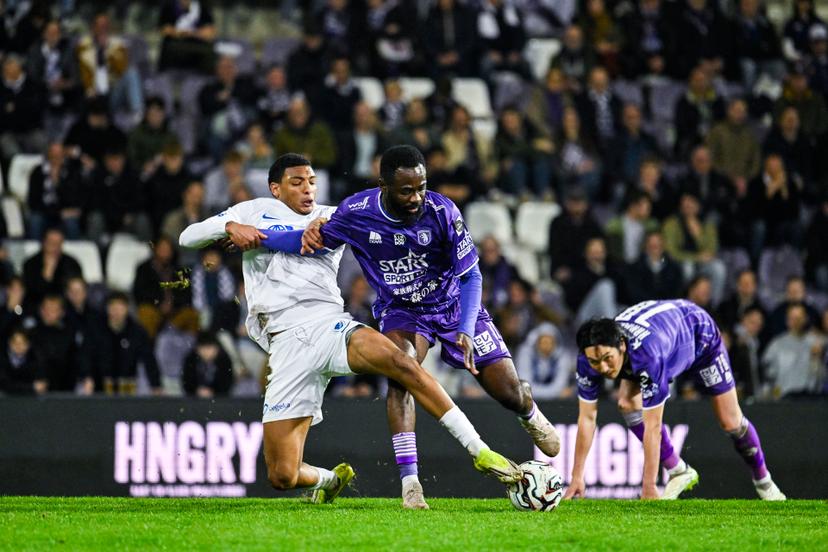 Jong Genk's Kenan Haroun and Beerschot's Arnold Vula pictured in action during a soccer game between Beerschot VA and Jong Genk, Friday 06 March 2026 in Antwerp, on day 28 of the 2025-2026 'Challenger Pro League' 1B second division of the Belgian championship. BELGA PHOTO TOM GOYVAERTS