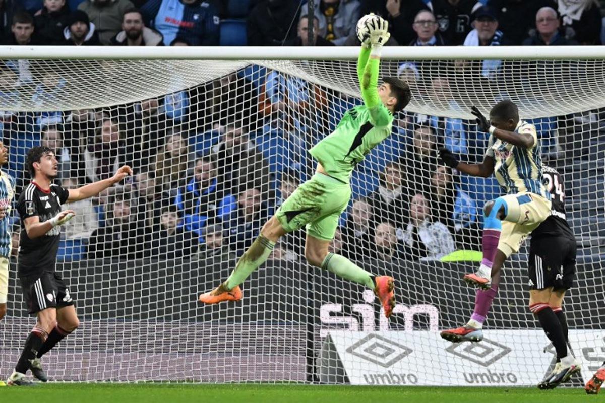 Strasbourg's Belgian goalkeeper #39 Mike Penders catches the ball during the French L1 football match between Le Havre AC and RC Strasbourg Alsace at the Stade Oceane in Le Havre, north-western France, on February 8, 2026.  Lou BENOIST / AFP
