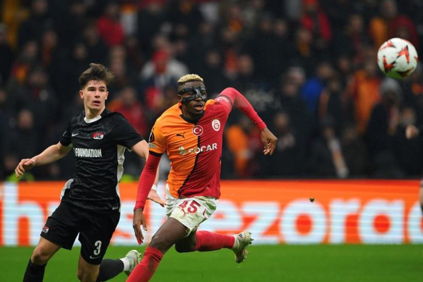 Galatasaray's Nigerian forward #45 Victor Osimhen (R) and AZ Alkmaar's Dutch defender #03 Wouter Goe fight for the ball during the UEFA Europa League knockout phase play-off 2st leg football match between AZ Alkmaar and Galatasaray SK at the Ali Sami Yen Sports Complex in Sisli, in Istanbul on February 20, 2025.  Yasin AKGUL / AFP