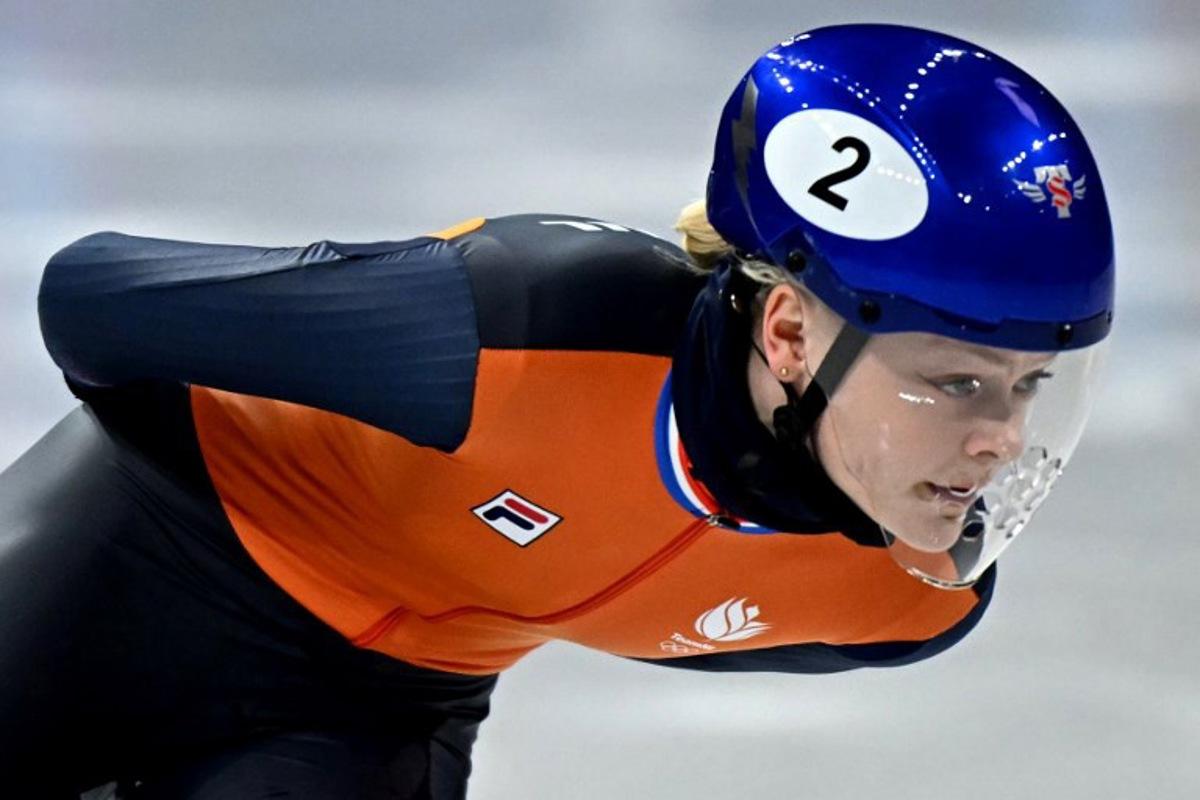Netherlands' Xandra Velzeboer reacts after competing in the short track speed skating women's 1000m semi-final during the Milano Cortina 2026 Winter Olympic Games at Milano Ice Skating Arena in Milan on February 16, 2026.  Gabriel BOUYS / AFP
