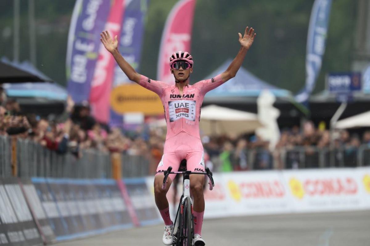UAE Team Emirates XRG's Mexican rider Isaac Del Toro celebrates as he crosses the finish line to win the 17th stage of the 108th Giro d'Italia cycling race, 155kms from San Michele all'Adige to Bormio, on May 28, 2025.  Luca Bettini / AFP