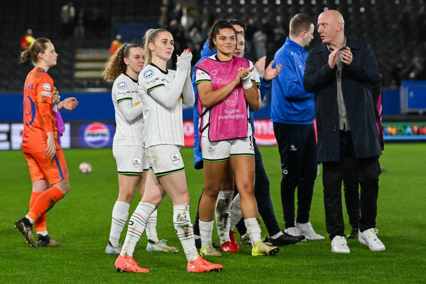 OHL's players greet the public after a soccer match between Oud-Heverlee Leuven Women and English Arsenal, Wednesday 11 February 2026 in Heverlee, in the Knockout Play-offs (1st leg) phase of the UEFA Women's Champions League competition. BELGA PHOTO JILL DELSAUX
