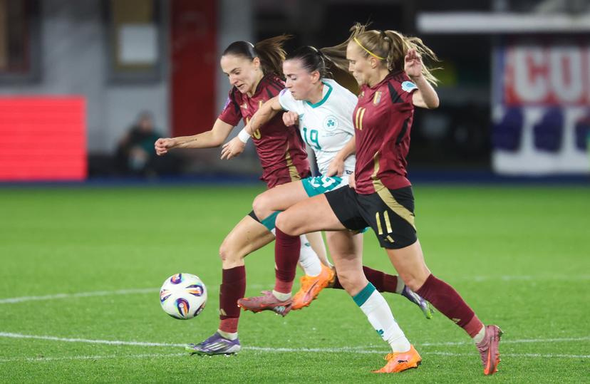 Belgium's Zenia Mertens, Irish Anna Patten and Belgium's Janice Cayman fight for the ball during a soccer game between Belgium's national women's team the Red Flames and Ireland, the return leg in the Nations League Promotion/relegation play-off, on Tuesday 28 October 2025 in Leuven. Flames lost the first leg 4-2. BELGA PHOTO VIRGINIE LEFOUR