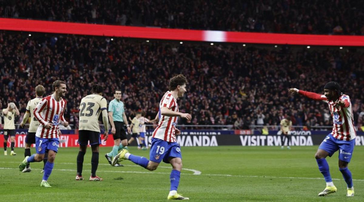 Atletico Madrid's Argentine forward #19 Julian Alvarez (2R) celebrates scoring his team's fourth goal during the Spanish Copa del Rey (King's Cup) semi final first leg football match between Club Atletico de Madrid and FC Barcelona at Metropolitano Stadium in Madrid on February 12, 2026.  Oscar DEL POZO / AFP