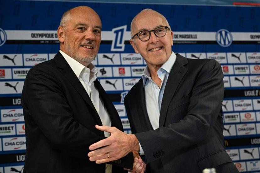 French fooball club Olympique de Marseille (OM) US owner Frank McCourt (R) shakes hand with the club's new president Stephane Richard (L) at the start of a press conference at the Velodrome Stadium in Marseille, southeastern France, on April 10, 2026.  Gabriel BOUYS / AFP