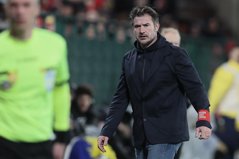 Standard's head coach Carl Hoefkens pictured during a soccer match between Standard de Liege and Sint-Truidense VV, Wednesday 27 December 2023 in Liege, on day 20 of the 2023-2024 season of the 'Jupiler Pro League' first division of the Belgian championship. BELGA PHOTO BRUNO FAHY