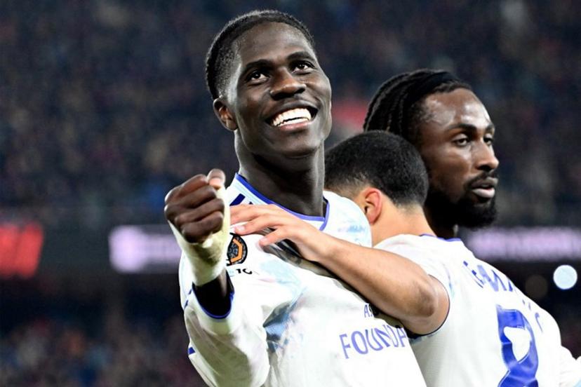 Aston Villa's Belgian midfielder #24 Amadou Onana (L) celebrates Aston Villa's Belgian midfielder #08 Youri Tielemans (C) goal during the UEFA Europa League, league phase, football match between FC Basel and Aston Villa at the St Jakob-Park satdium, in Basel, on December 11, 2025.  SEBASTIEN BOZON / AFP