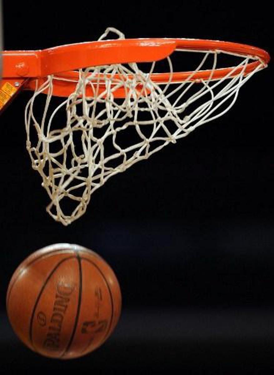 A ball goes through the net during a practice session of the Orlando Magic at the Staples Center in Los Angeles, California, on June 3, 2009, on the eve of the Game 1 of the NBA final between Los Angeles Lakers and Orlando Magic. AFP PHOTO / GABRIEL BOUYS