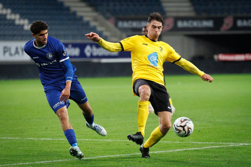 Jong Gent's Jassim Mazouz and Lierse's Bo De Kerf fight for the ball during a soccer game between Jong KAA Gent and Lierse SK, Thursday 25 September 2025 in Gent, on day 7 of the 2025-2026 'Challenger Pro League' 1B second division of the Belgian championship. BELGA PHOTO KURT DESPLENTER