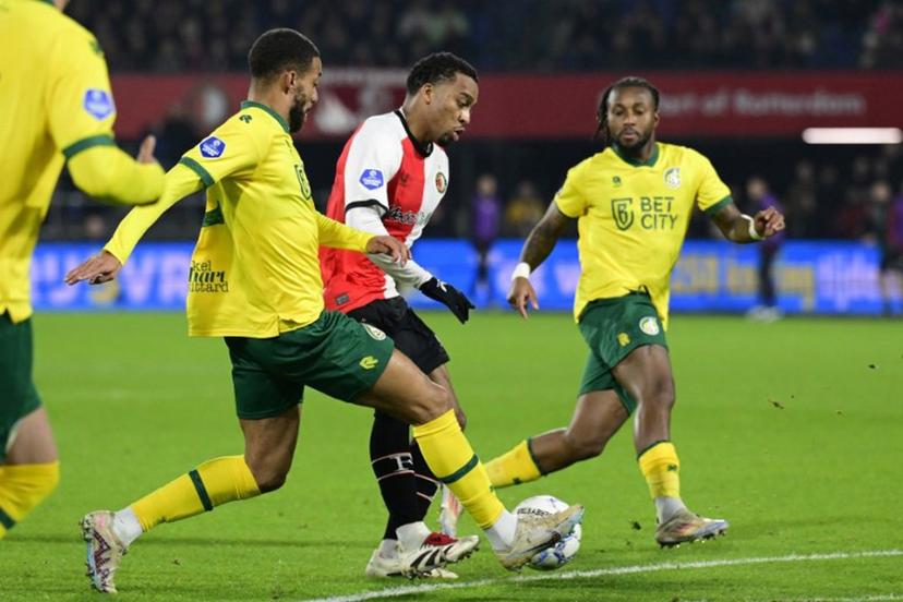 Fortuna Sittard's Belgian defender #04 Shawn Adewoye (L) fights for the ball with Feyenoord's Dutch midfielder #08 Quinten Timber (C) during the Dutch Eredivisie football match between Feyenoord and Fortuna Sittard at De Kuip Stadium in Rotterdam on November 30, 2024.  Olaf Kraak / ANP / AFP