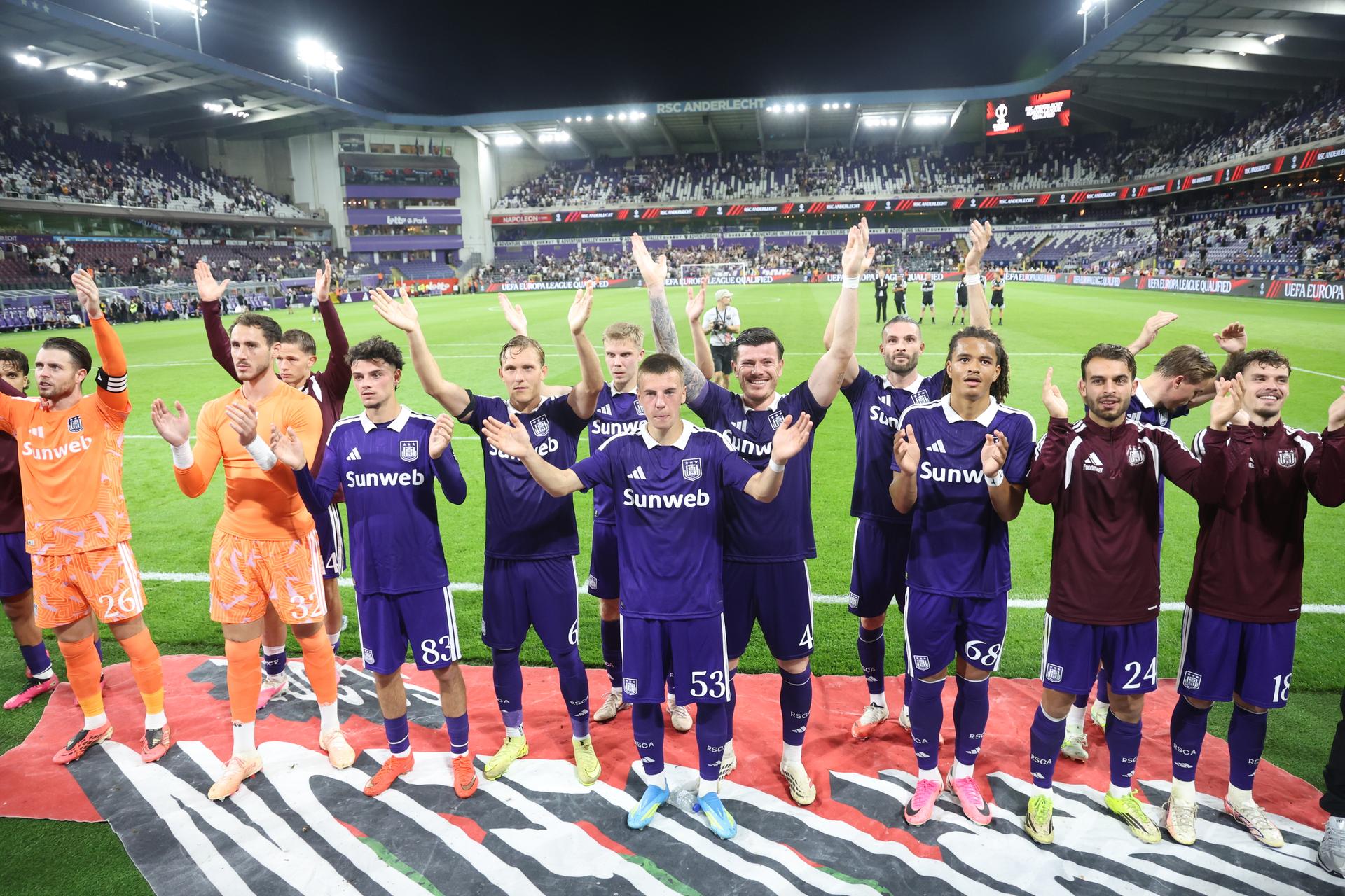 Anderlecht's players pictured after winning a soccer game between Belgian soccer team RSC Anderlecht and Kazakh Kairat Almaty, Thursday 27 August 2026 in Brussels, in on the return leg of the play-off round for the UEFA Europa League phase. BELGA PHOTO VIRGINIE LEFOUR