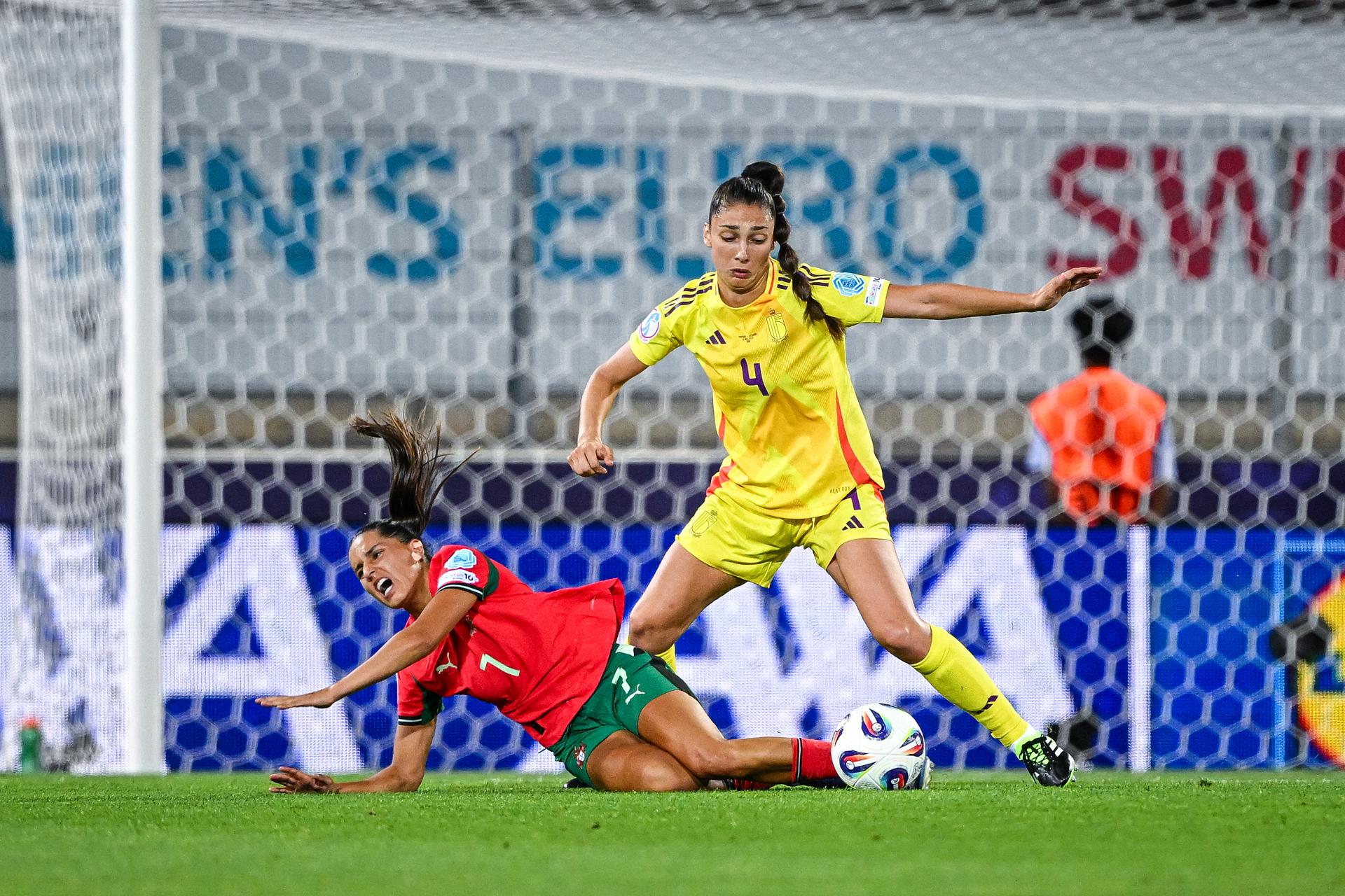 Francisca NAZARETH of Portugal and Amber TYSIAK of Belgium during the women's UEFA Euro 2025 match between Portugal and Belgium at Stade de Tourbillon on July 11, 2025 in Sion, Switzerland. (Photo by Baptiste Fernandez/Icon Sport) BENELUX ONLY