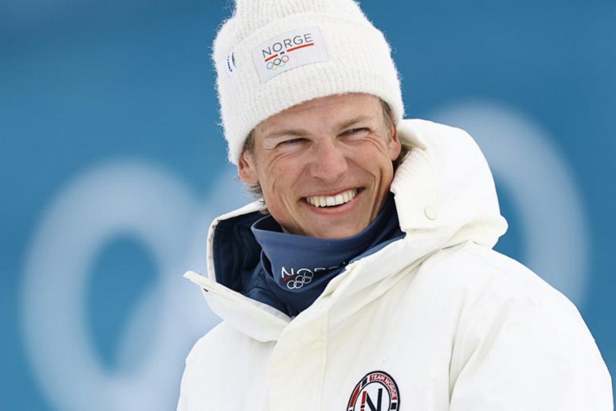 Gold medallist Norway's Johannes Hoesflot Klaebo smiels as he celebrates during a podium ceremony for the men's cross country 50km mass start final event of the Milano Cortina 2026 Winter Olympic Games at Tesero Cross-Country Skiing Stadium in Lago di Tesero (Val di Fiemme) on February 21, 2026.  Anne-Christine POUJOULAT / AFP