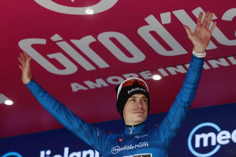Team Visma Lease a Bike Danish rider Jonas Vingegaard, wearing the best climber's blue jersey (Maglia Azzura), celebrates on the podium for the 8th stage of the Giro d'Italia 2026 - Tour of Italy cycling race between Chieti and Fermo, central Italy on May 16, 2026.  Luca Bettini / AFP