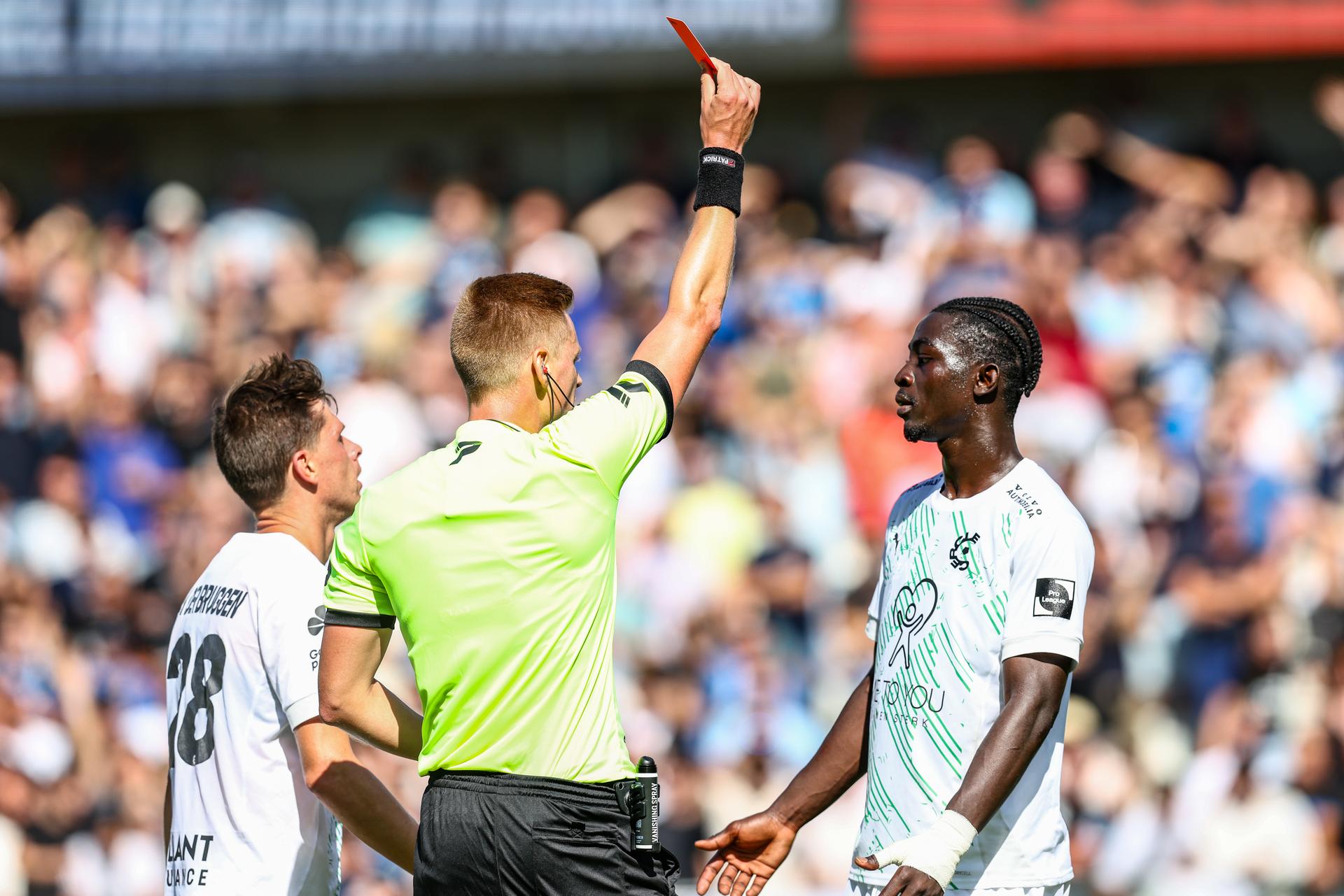 Cercle's Emmanuel Kakou receives a red card from the referee during a soccer match between Club Brugge and Cercle Brugge, Saturday 09 August 2025 in Brugge, on day 3 of the 2025-2026 'Jupiler Pro League' first division of the Belgian championship. BELGA PHOTO BRUNO FAHY