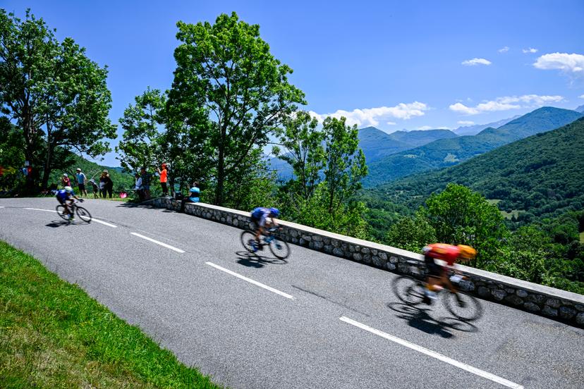 Illustration picture shows riders in  descent during stage 15 of the 2024 Tour de France cycling race, from Loudenvielle to Plateau de Beille, France (107,7 km), on Sunday 14 July 2024. The 111th edition of the Tour de France starts on Saturday 29 June and will finish in Nice, France on 21 July. BELGA PHOTO JASPER JACOBS