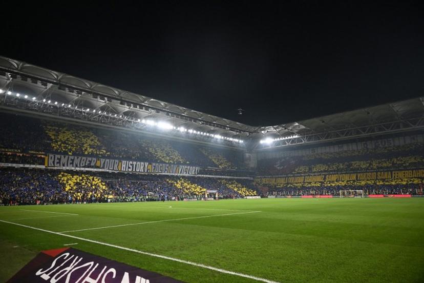 Fenerbahce's fans cheers for their team before the Turkish Super lig football match between Fenerbahce and Galatasaray at the Fenerbahce Sukru Saracoglu stadium in Istanbul, on December 1, 2025.  Ozan KOSE / AFP