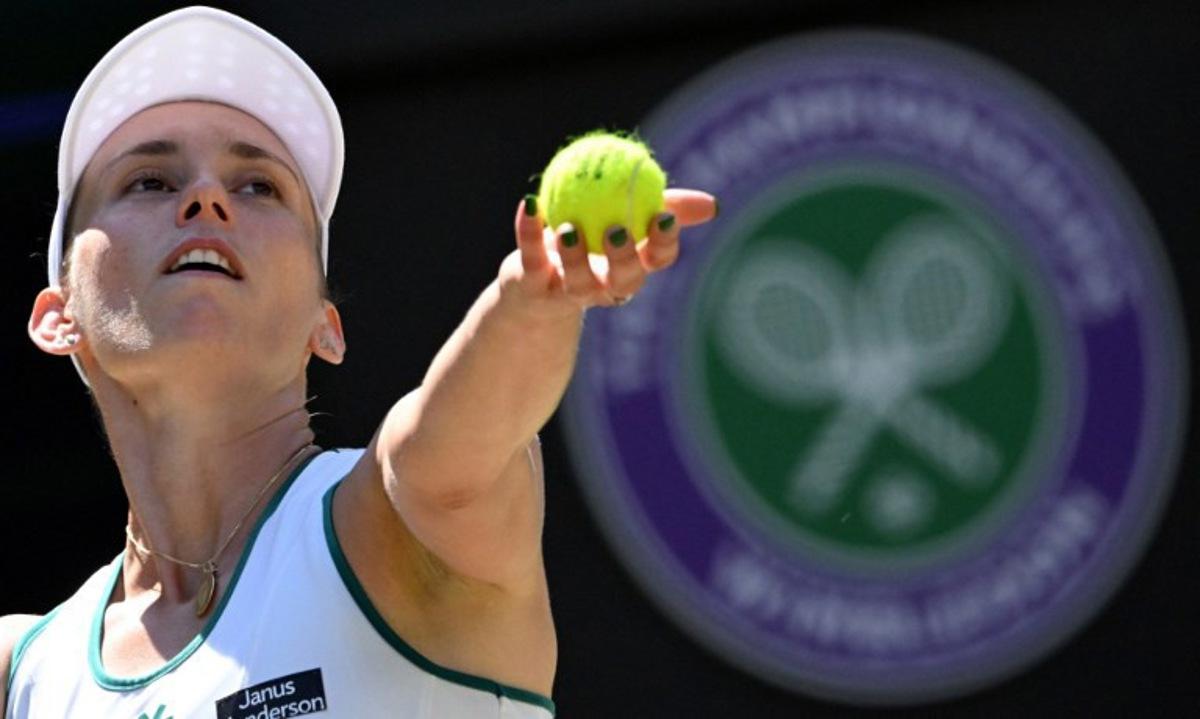 Belgium's Elise Mertens serves to Czech Republic's Linda Noskova during their women's singles quarter-final tennis match on the tenth day of the 2026 Wimbledon Championships at The All England Lawn Tennis and Croquet Club in Wimbledon, southwest London, on July 8, 2026. Kirill KUDRYAVTSEV / AFP