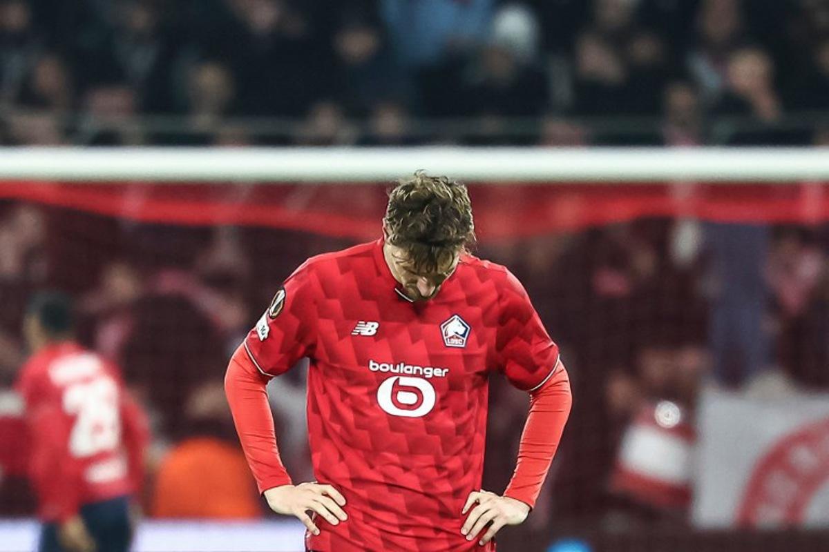 Lille's Belgian defender #12 Thomas Meunier reacts after a missed goal attempt during the UEFA Europa League football match between Lille (LOSC) and GNK Dinamo Zagreb at the Pierre-Mauroy Stadium in Villeneuve-d'Ascq, northern France, on November 27, 2025. Sameer Al-DOUMY / AFP