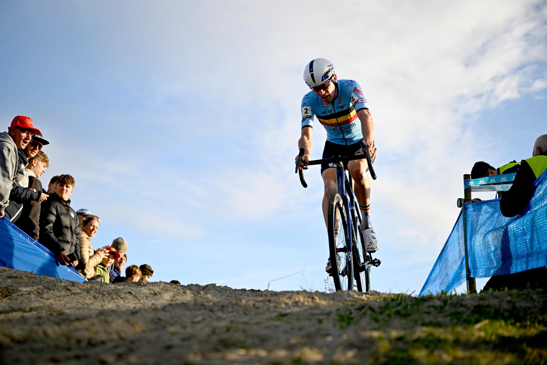 Belgian Toon Aerts pictured in action during the elite men race at the UEC Cyclocross European Championships, Sunday 09 November 2025, in Middelkerke. BELGA PHOTO JASPER JACOBS