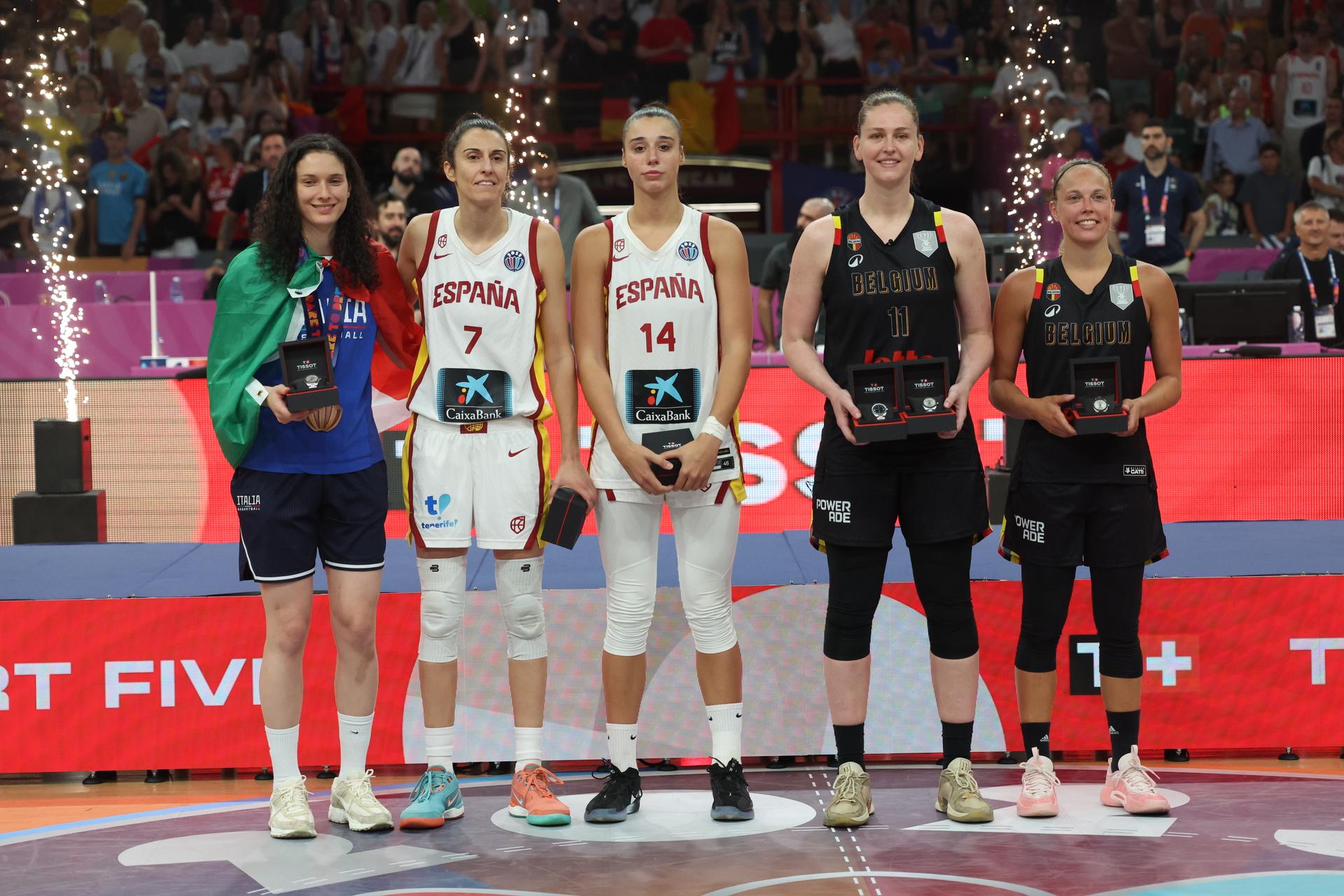The all star five players with Spain's Alba Torrens, Spain's Raquel Carrera, Belgium's Emma Meesseman and Belgium's Julie Allemand at a basketball match between Spain and Belgian national team 'the Belgian Cats' on Sunday 29 June 2025 in Piraeus, Greece, the final of the FIBA Women's EuroBasket 2025. BELGA PHOTO VIRGINIE LEFOUR