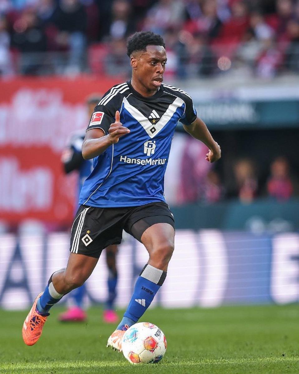 Hamburg's Belgian-Congolese midfielder #06 Albert Sambi Lokonga plays the ball during the German first division Bundesliga football match RB Leipzig v Hamburg SV in Leipzig, eastern Germany on October 18, 2025. RONNY HARTMANN / AFP
