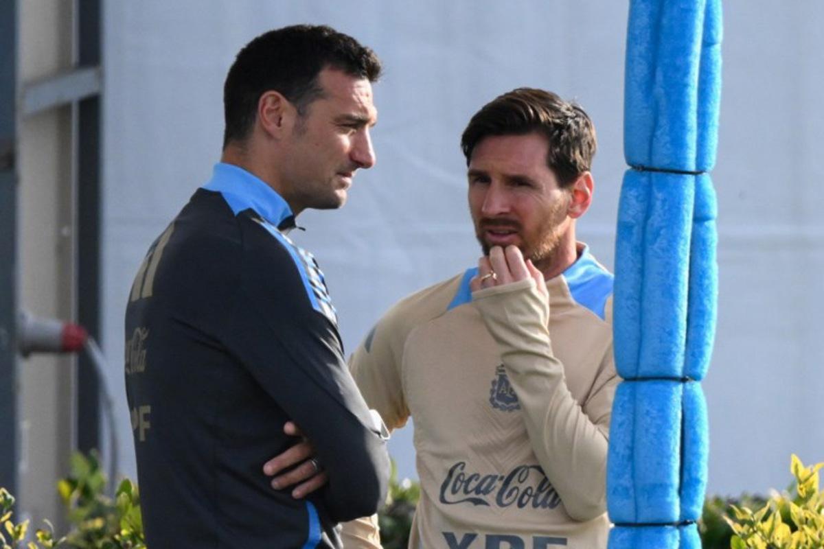 Argentina's head coach Lionel Scaloni (L) and forward Lionel Messi (R) speak during a training session in Ezeiza, Buenos Aires province, Argentina on June 3, 2025, ahead of the FIFA World Cup 2026 qualifier football match against Chile on June 5 at the National Stadium in Santiago. LUIS ROBAYO / AFP