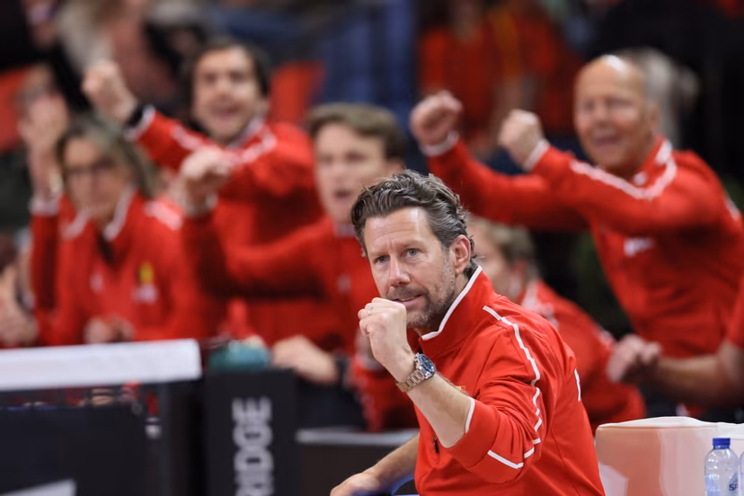 Belgian team captain Wim Fissette pictured during the fourth game between Belgian Minnen and US' Jovic on the second day of the qualifiers of the Billie Jean King Cup tennis between Belgium and the USA, in Oostende, Belgium, on Saturday 11 April 2026. The meeting takes place on 10 and 11th April. PHOTO BENOIT DOPPAGNE