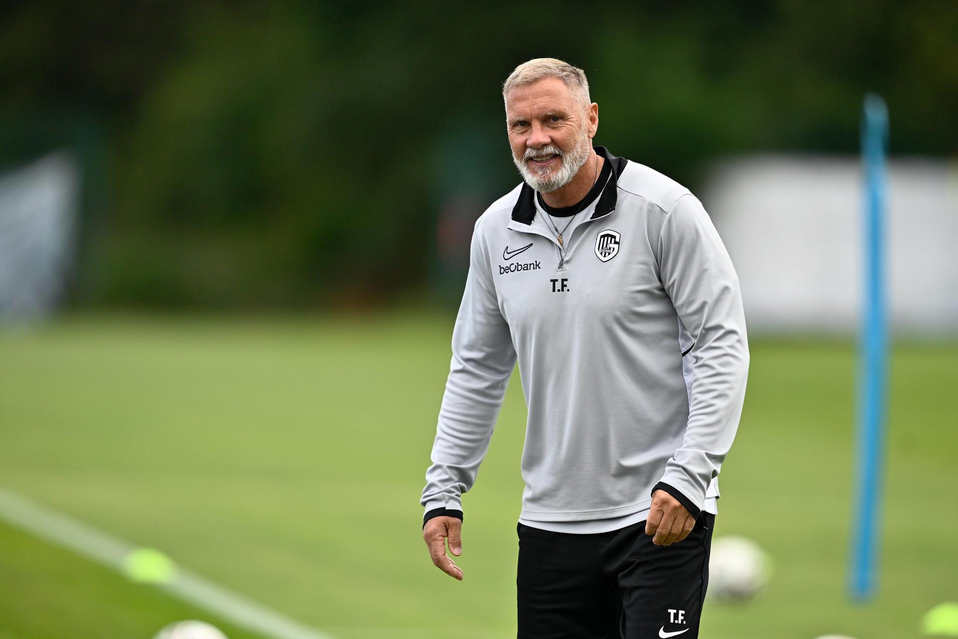 Genk's head coach Thorsten Fink pictured before a training session of Belgian soccer team KRC Genk, in Genk on Wednesday 27 August 2025. The team will play the Polish team KKS Lech Poznan on Thursday, on the second leg of play-offs of the Europa League tournament. BELGA PHOTO JOHAN EYCKENS