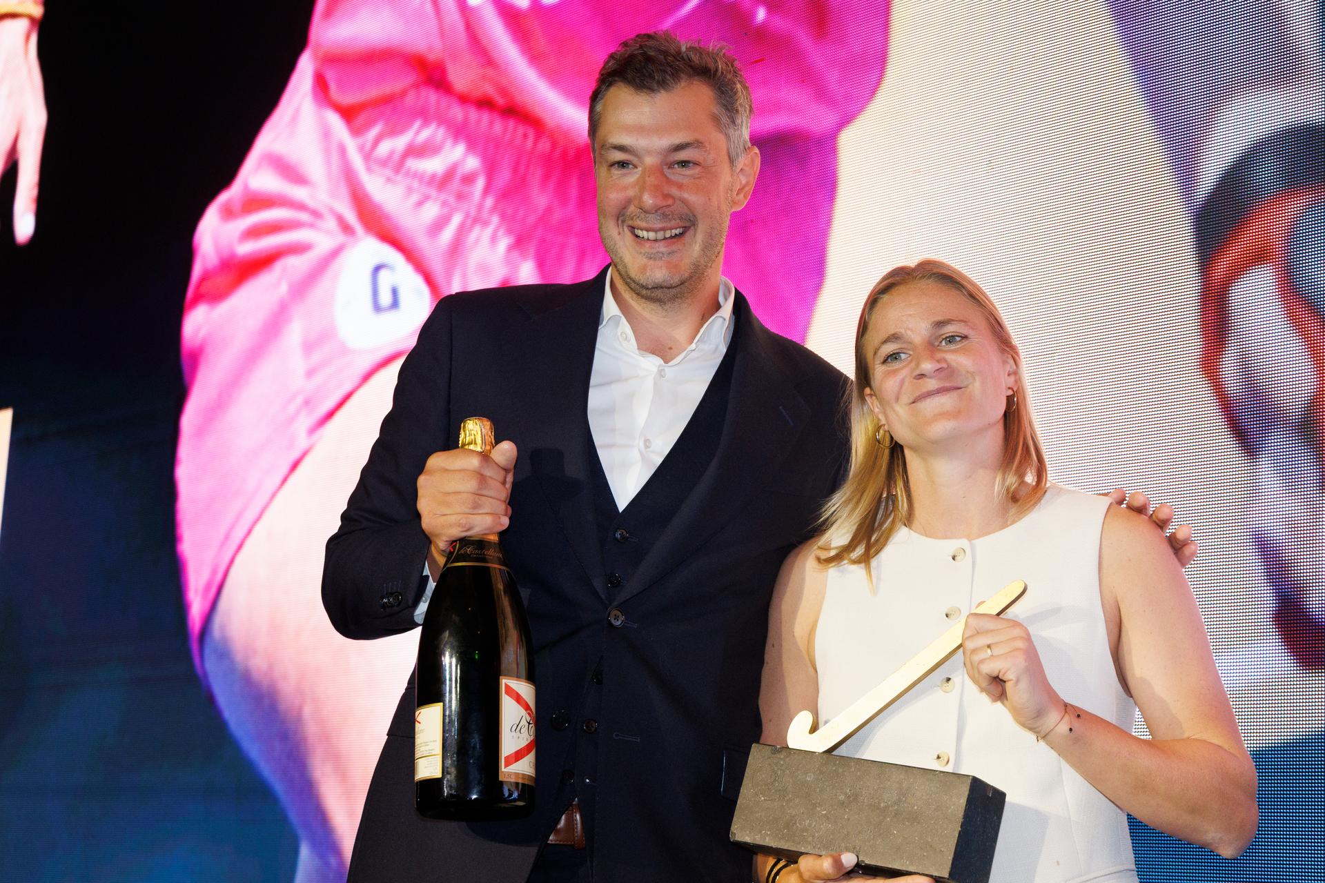 Gantoise's Alix Gerniers (R) pictured during a ceremony to award the 'Golden Sticks' (Gouden Sticks - Sticks d'Or) for the best players of the 2024-2025 hockey competition, Sunday 31 August 2025 in Brussels. BELGA PHOTO NICOLAS MAETERLINCK