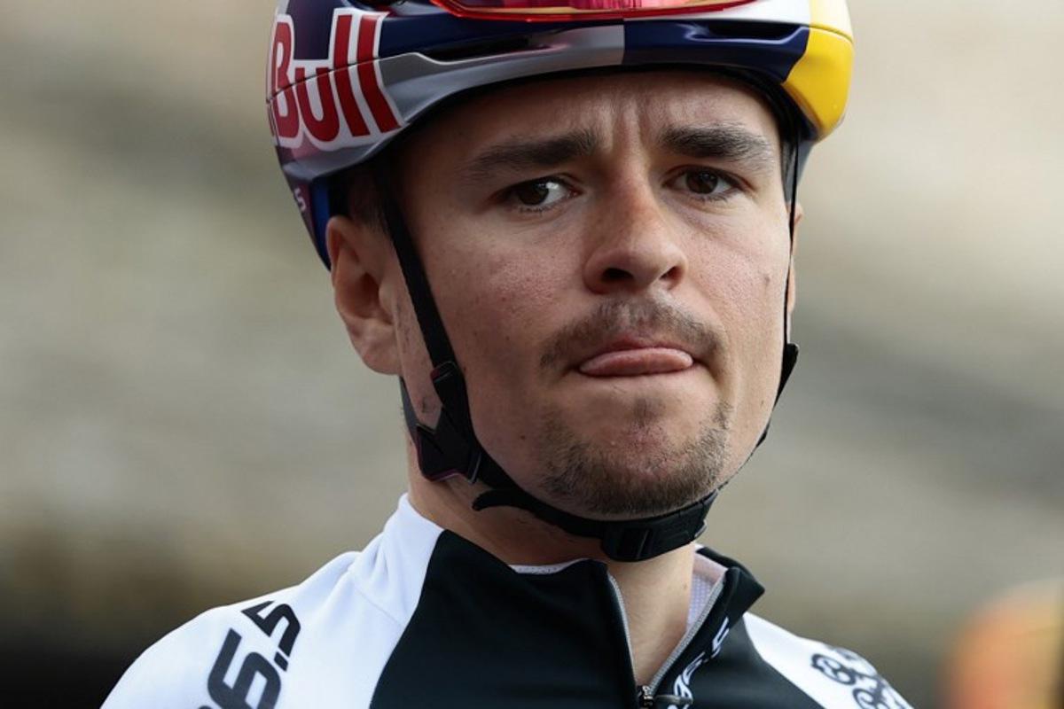 Q36.5 Pro Cycling team's British rider Thomas Pidcock attends the ceremony held ahead of the start of the 9th stage of the 108th Giro d'Italia cycling race of 181kms from Gubbio to Siena on May 18, 2025. Luca Bettini / AFP