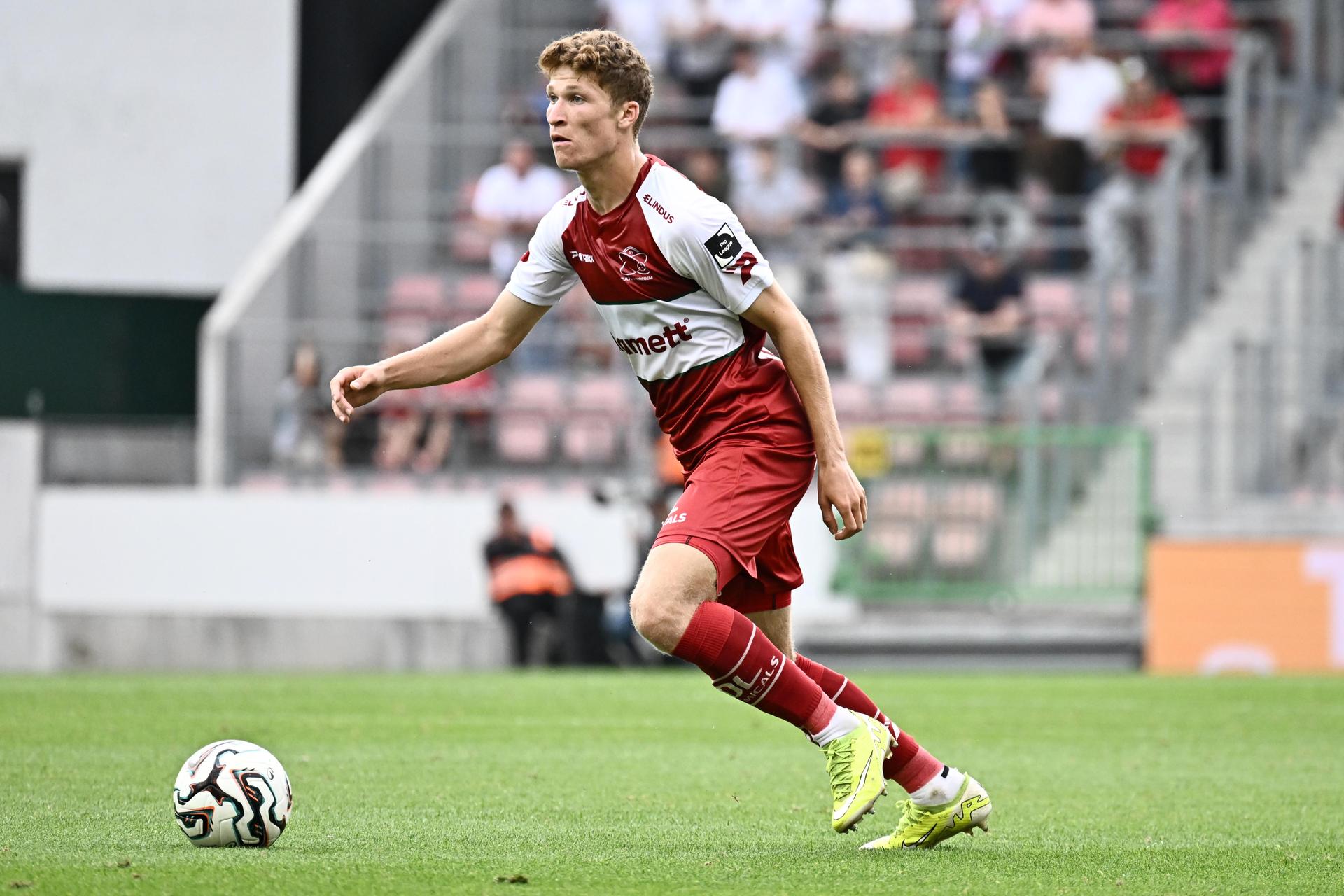 Essevee's Yannick Cappelle pictured in action during a soccer match between Zulte Waregem and KV Mechelen, Saturday 26 July 2025 in Waregem, on day 1 of the 2025-2026 'Jupiler Pro League' first division of the Belgian championship. BELGA PHOTO MAARTEN STRAETEMANS