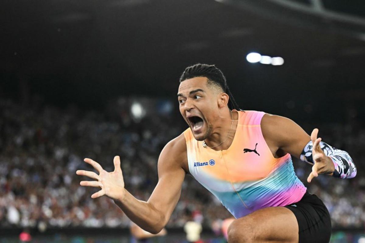 Greece's Emmanouil Karalis celebrates after clearing the bar at 6m20 as he competes in the men's pole vault during the IAAF Diamond League athletics meeting, at the Letzigrund Stadium, in Zurich on August 27, 2026. Fabrice COFFRINI / AFP