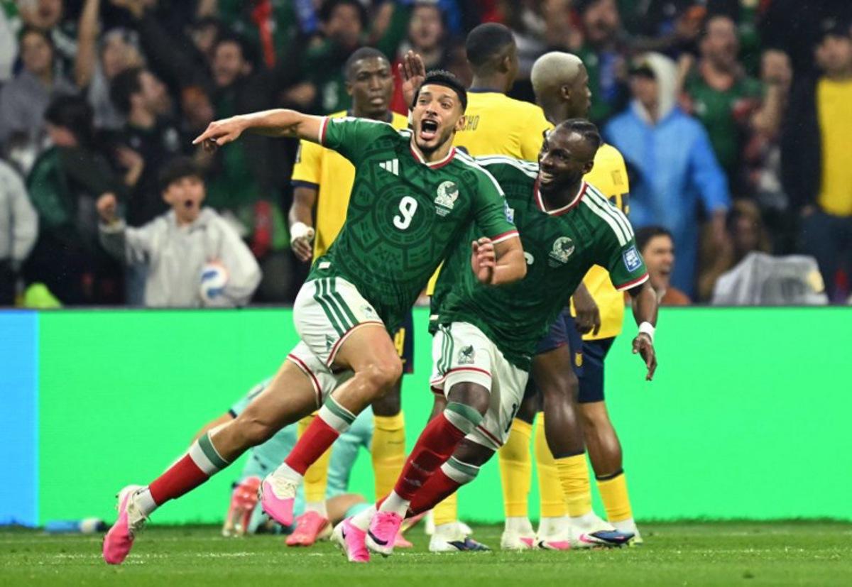 Mexico's forward #09 Raul Jimenez celebrates scoring his team's second goal with forward #16 Julian Quinones during the 2026 World Cup round of 32 football match between Mexico and Ecuador at the Mexico City Stadium in Mexico City on June 30, 2026. Yuri CORTEZ / AFP