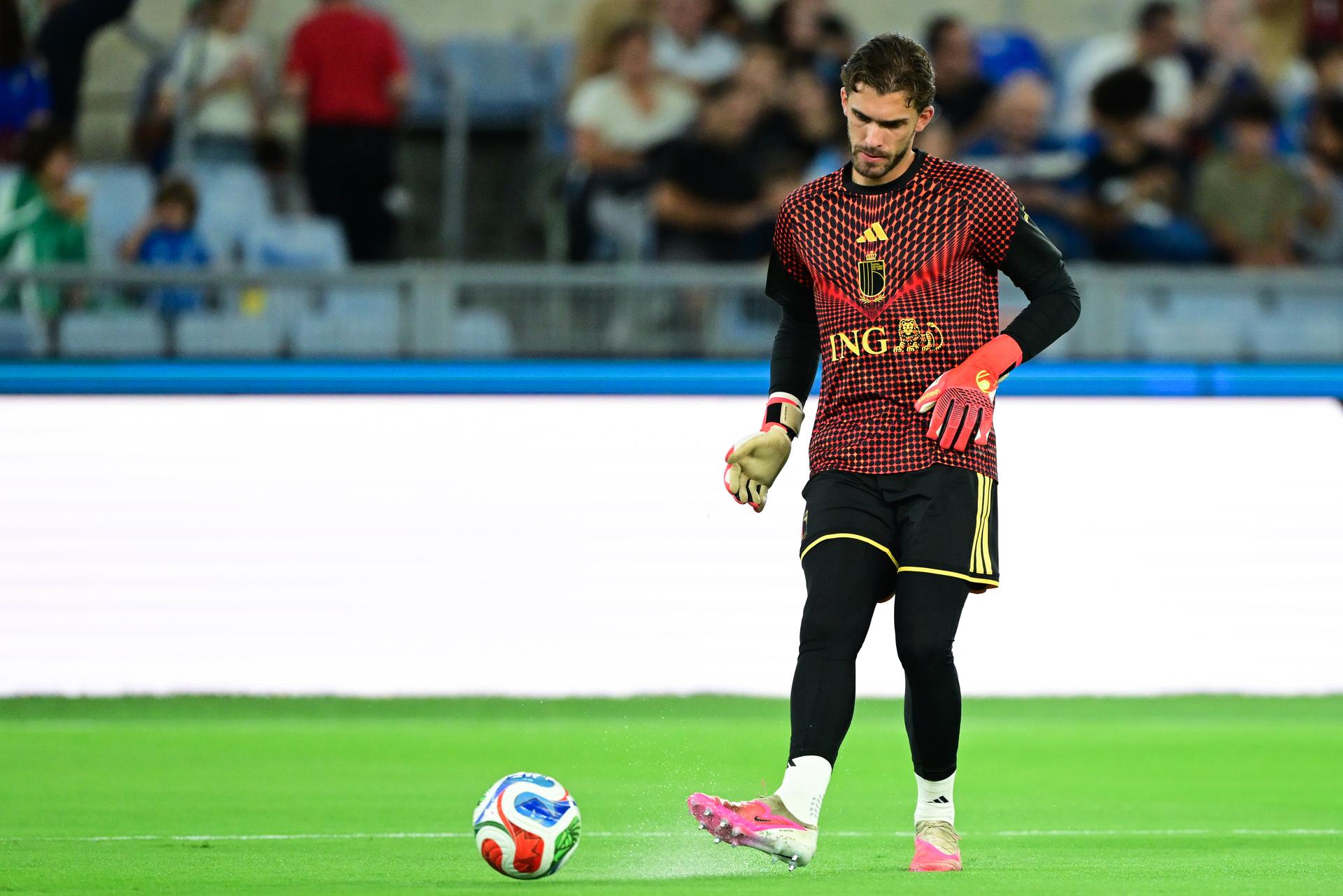 Belgium's goalkeeper Jari De Busser pictured in action during the warming-up for a soccer game between the Red Devils, the Belgian national soccer team and Italy for the opening game of the UEFA Nations League, in Rome, on Friday 25 September 2026. BELGA PHOTO DIRK WAEM