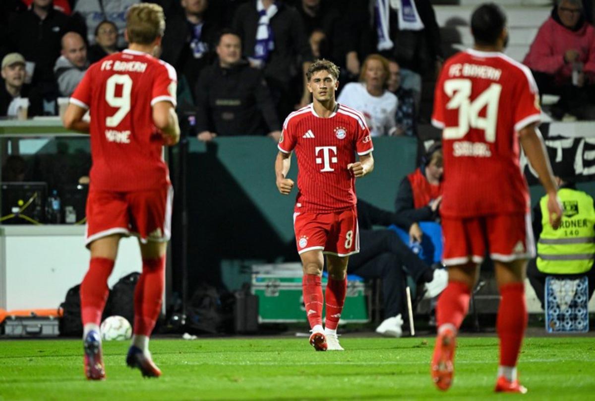 Bayern Munich's German midfielder #08 Tom Bischof (C) celebrates scoring the 1-2 goal with his teammates including Bayern Munich's English forward #09 Harry Kane (L) during the German Cup (DFB Pokal) first round football match VfL Osnabrueck and FC Bayern Munich in Osnabrueck, western Germany on September 2, 2026. INA FASSBENDER / AFP