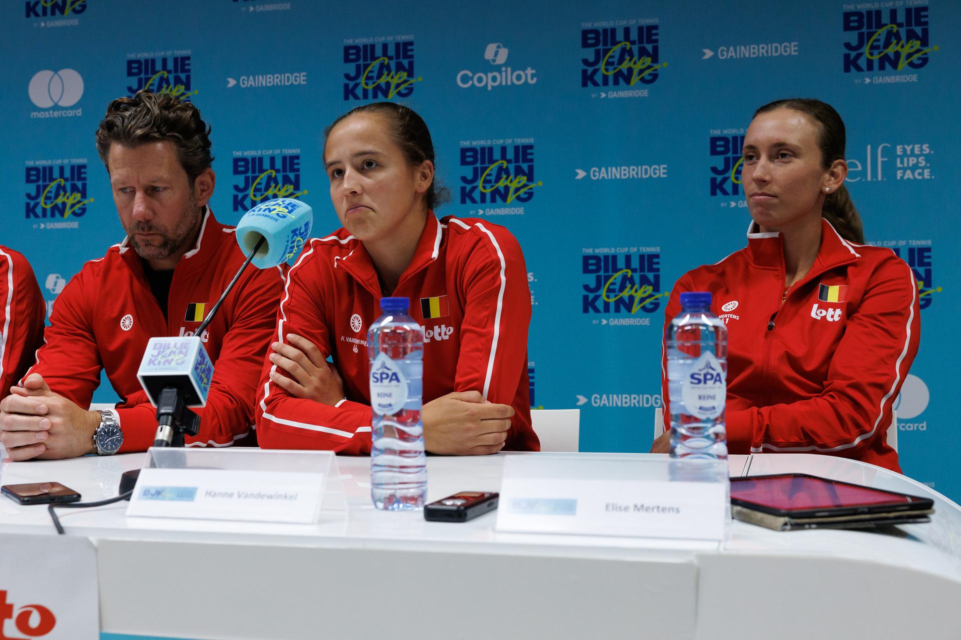 Belgian team captain Wim Fissette, Belgian Hanne Vandewinkel and Belgian Elise Mertens pictured during a press conference of Belgian team ahead of the meeting between Belgium and USA, in the qualifiers of the Billie Jean King Cup tennis, in Oostende, Belgium, on Tuesday 07 April 2026. The game will be played on 10 and 11th April. PHOTO KURT DESPLENTER